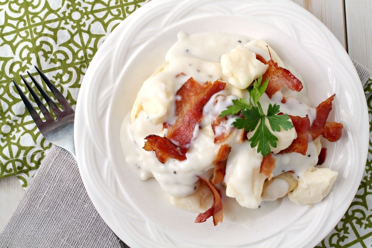 bacon-milk-gravy-for-biscuits-recipe